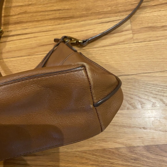 Vtg. Fossil Leather Crossbody Bag Purse Pocket Tan Carmel Brown Key Charm READ - Picture 4 of 15